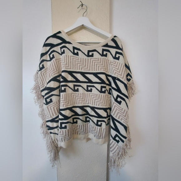 W118 Sweater Poncho - Picture 2 of 5